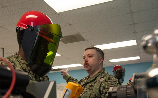 Surface Warfare Engineering Schools Command (SWESC) Great Lakes Instructors Train Next Generation of U.S. Navy Electrician's Mates