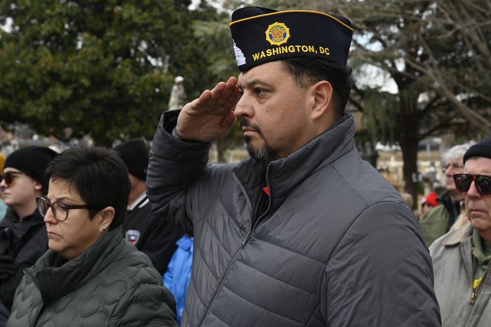 District of Columbia National Guard, District Community Attends Wreaths Across America at Congressional Cemetery