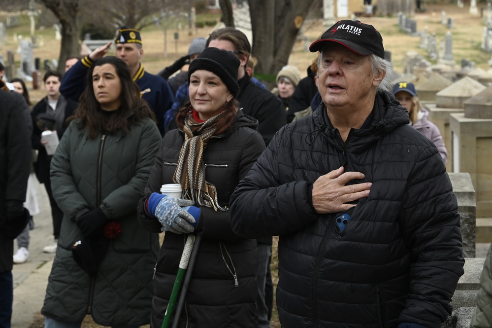 District of Columbia National Guard, District Community Attends Wreaths Across America at Congressional Cemetery