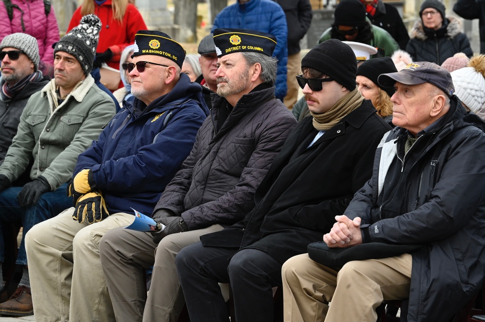 District of Columbia National Guard, District Community Attends Wreaths Across America at Congressional Cemetery