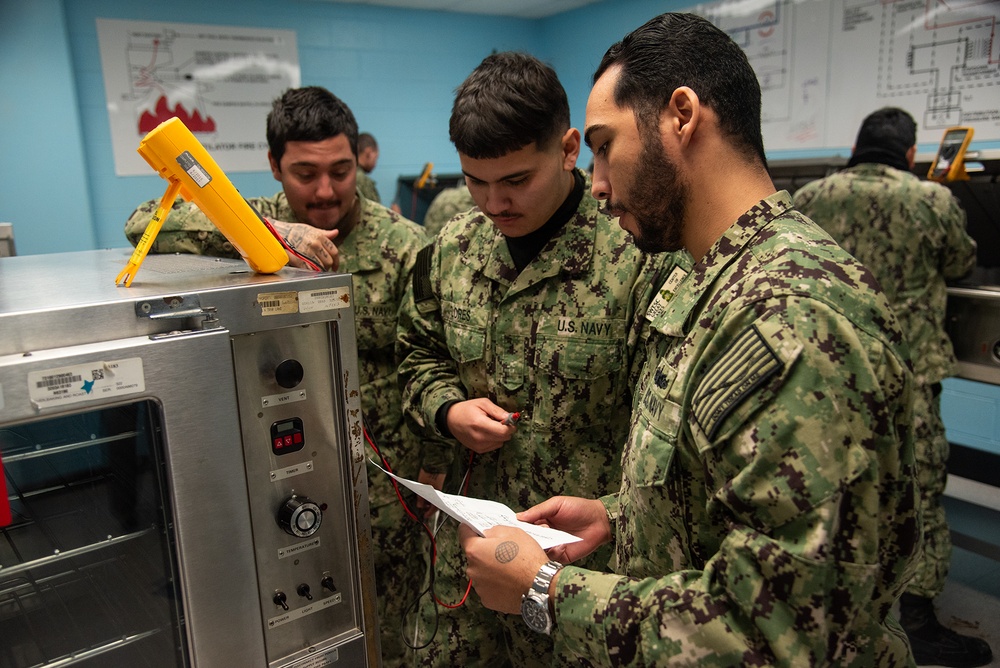 Surface Warfare Engineering Schools Command (SWESC) Great Lakes Instructors Train Next Generation of U.S. Navy Electrician's Mates