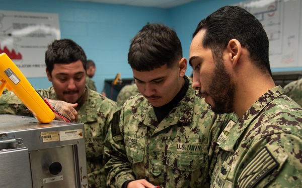 Surface Warfare Engineering Schools Command (SWESC) Great Lakes Instructors Train Next Generation of U.S. Navy Electrician's Mates