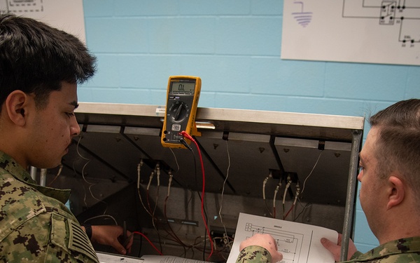 Surface Warfare Engineering Schools Command (SWESC) Great Lakes Instructors Train Next Generation of U.S. Navy Electrician's Mates