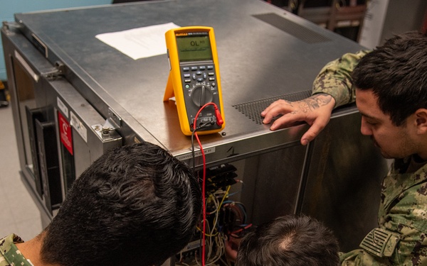 Surface Warfare Engineering Schools Command (SWESC) Great Lakes Instructors Train Next Generation of U.S. Navy Electrician's Mates