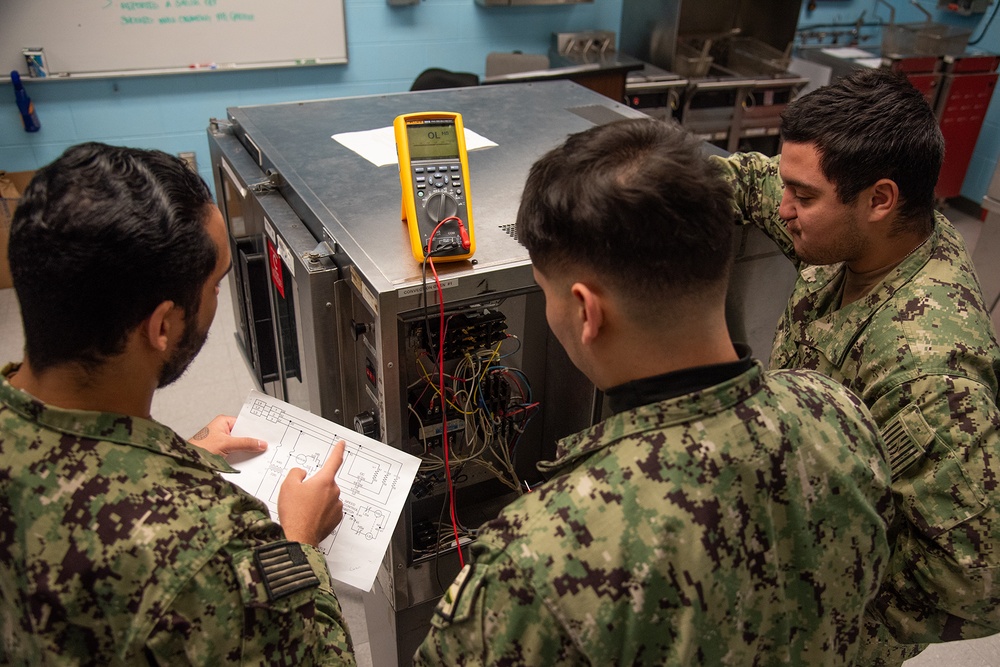 Surface Warfare Engineering Schools Command (SWESC) Great Lakes Instructors Train Next Generation of U.S. Navy Electrician's Mates
