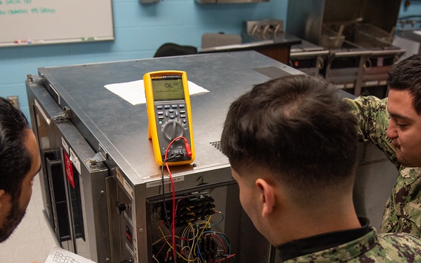 Surface Warfare Engineering Schools Command (SWESC) Great Lakes Instructors Train Next Generation of U.S. Navy Electrician's Mates