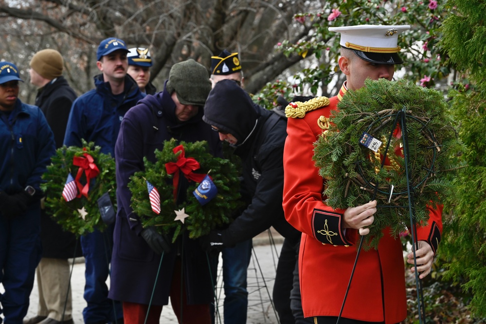 District of Columbia National Guard, District Community Attends Wreaths Across America at Congressional Cemetery