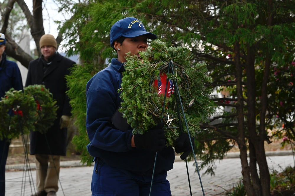 District of Columbia National Guard, District Community Attends Wreaths Across America at Congressional Cemetery