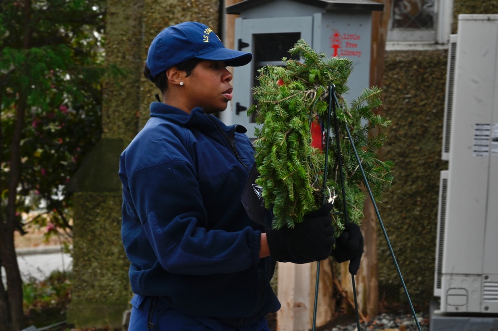District of Columbia National Guard, District Community Attends Wreaths Across America at Congressional Cemetery