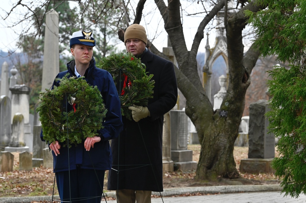 District of Columbia National Guard, District Community Attends Wreaths Across America at Congressional Cemetery