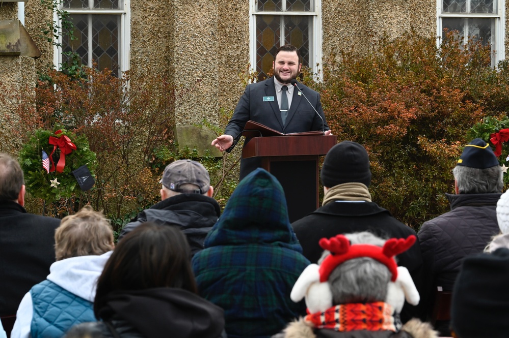 District of Columbia National Guard, District Community Attends Wreaths Across America at Congressional Cemetery