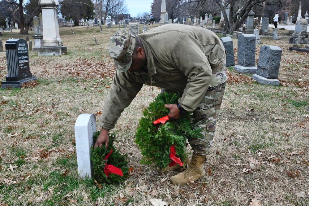 District of Columbia National Guard, District Community Attends Wreaths Across America at Congressional Cemetery
