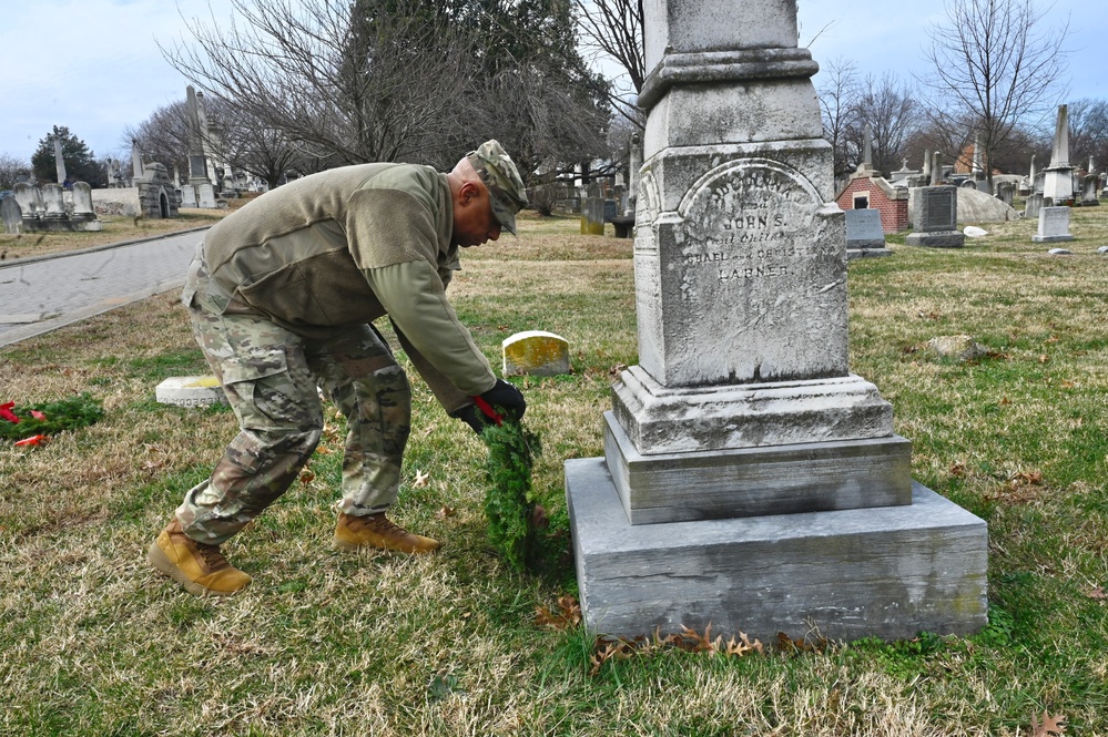 District of Columbia National Guard, District Community Attends Wreaths Across America at Congressional Cemetery