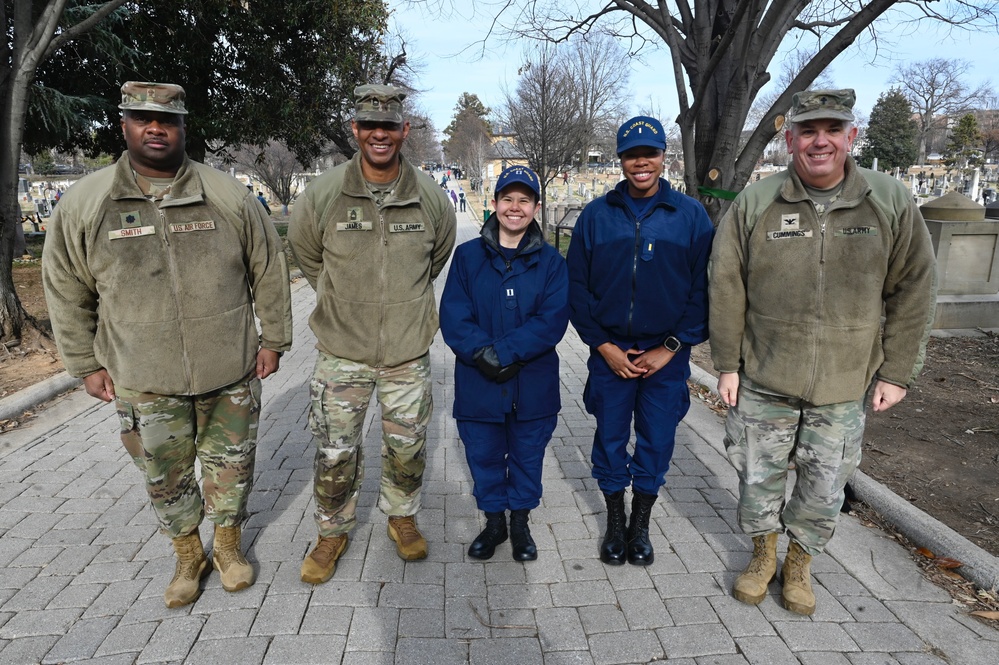 District of Columbia National Guard, District Community Attends Wreaths Across America at Congressional Cemetery