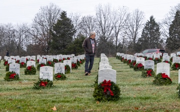Hundreds gather to honor those interred at KVCC during annual Wreaths Across America event