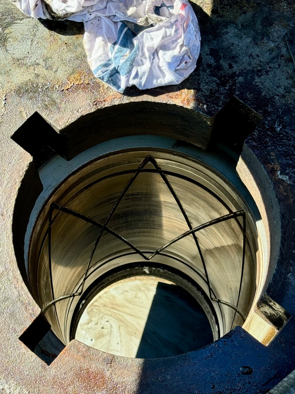 Rock Island District Tackles Emergency at Chicago Harbor Lock with Innovative Solution