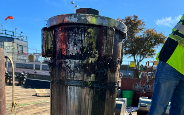 Rock Island District Tackles Emergency at Chicago Harbor Lock with Innovative Solution