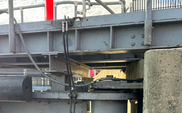 Rock Island District Tackles Emergency at Chicago Harbor Lock with Innovative Solution