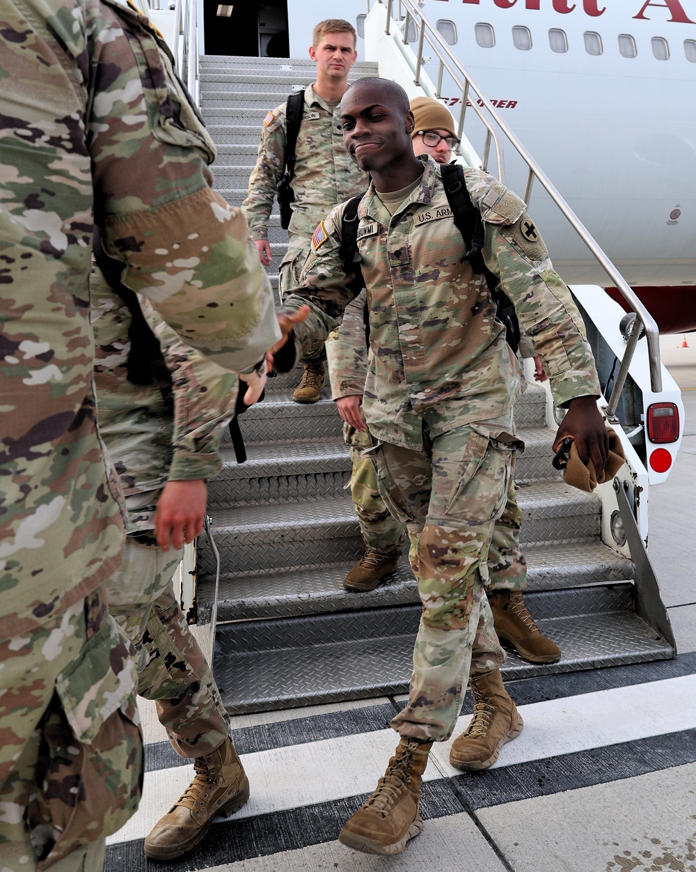 Last of Illinois Army National Guard's 2nd Battalion, 130th Infantry Soldiers Return from Deployment