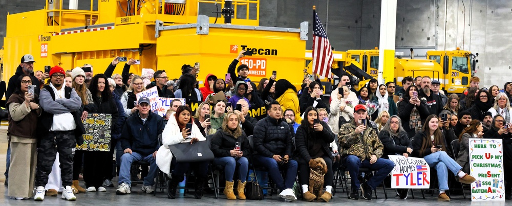 Last of Illinois Army National Guard's 2nd Battalion, 130th Infantry Soldiers Return from Deployment