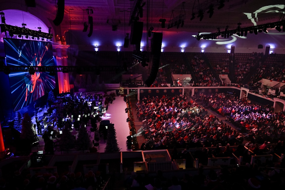 CSAF Wilsbach attends USAF Band holiday concert