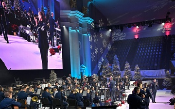 CSAF Wilsbach attends USAF Band holiday concert