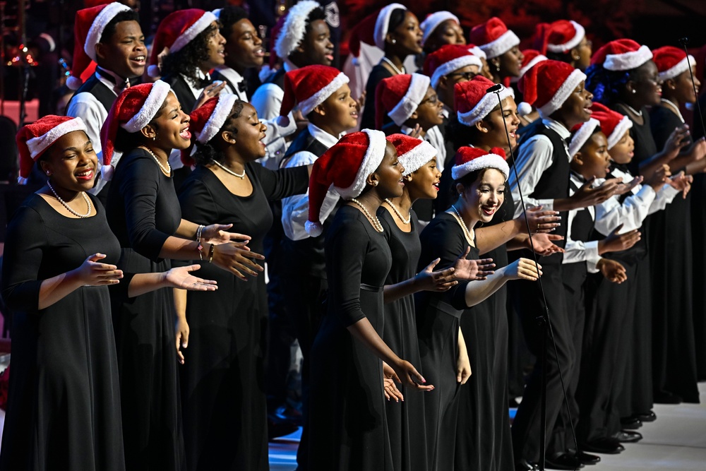 CSAF Wilsbach attends USAF Band holiday concert