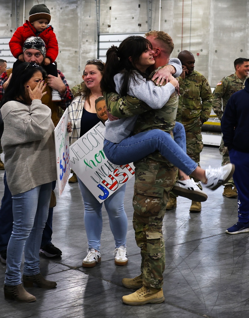 Last of Illinois Army National Guard's 2nd Battalion, 130th Infantry Soldiers Return from Deployment