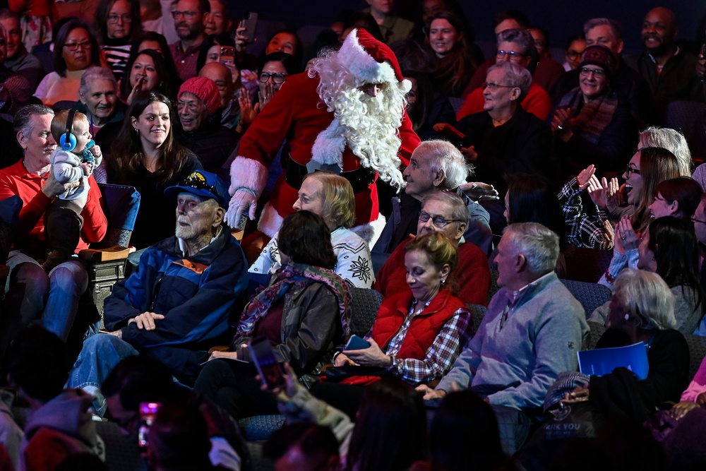 CSAF Wilsbach attends USAF Band holiday concert
