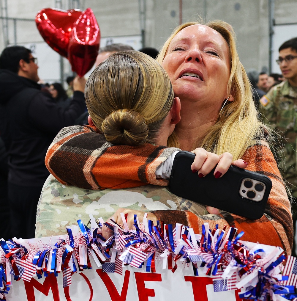 Last of Illinois Army National Guard's 2nd Battalion, 130th Infantry Soldiers Return from Deployment