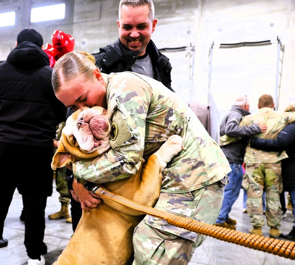 Last of Illinois Army National Guard's 2nd Battalion, 130th Infantry Soldiers Return from Deployment