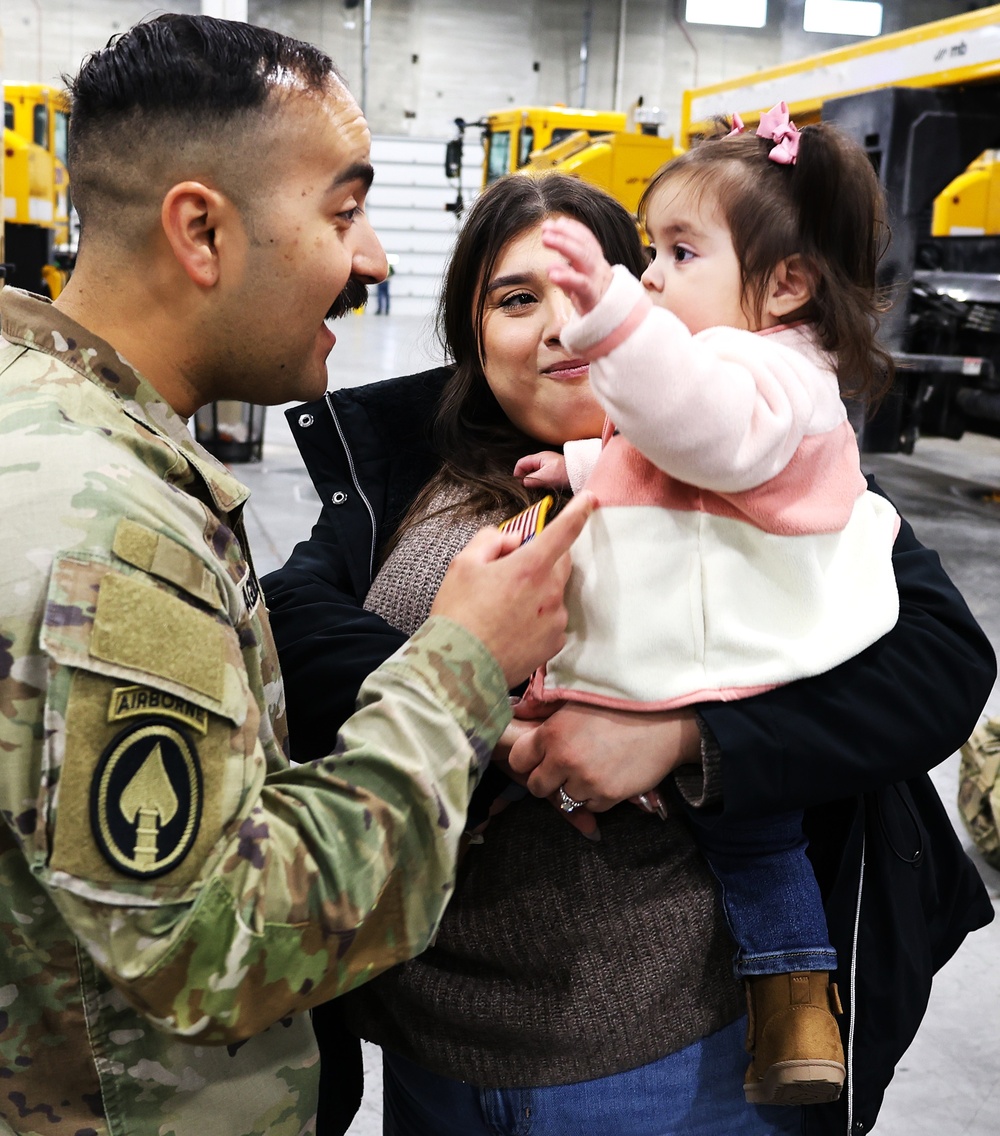 Last of Illinois Army National Guard's 2nd Battalion, 130th Infantry Soldiers Return from Deployment