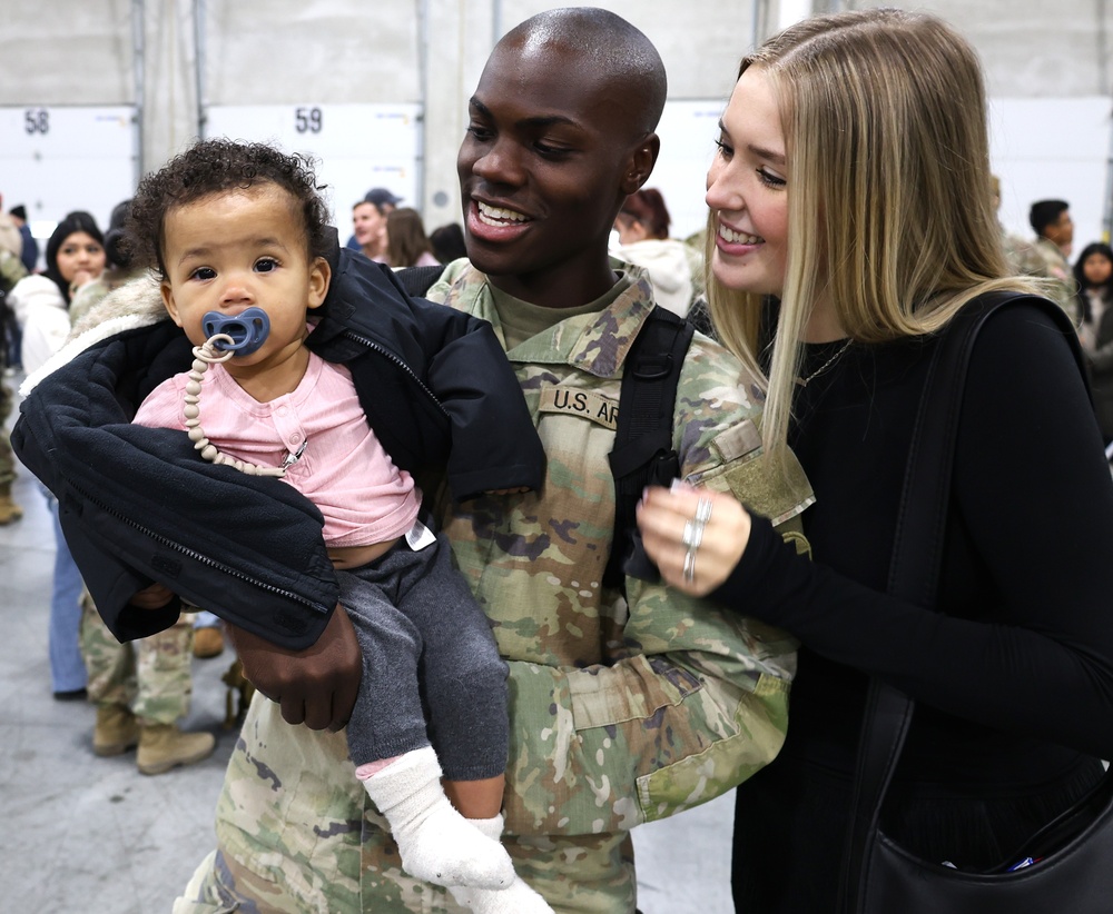 Last of Illinois Army National Guard's 2nd Battalion, 130th Infantry Soldiers Return from Deployment