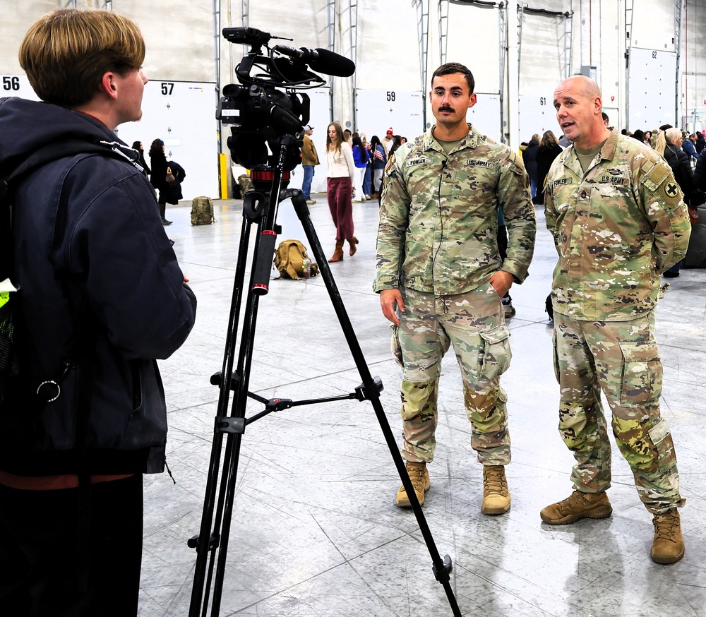 Last of Illinois Army National Guard's 2nd Battalion, 130th Infantry Soldiers Return from Deployment