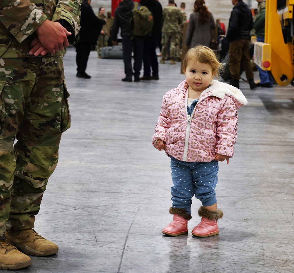 Last of Illinois Army National Guard's 2nd Battalion, 130th Infantry Soldiers Return from Deployment