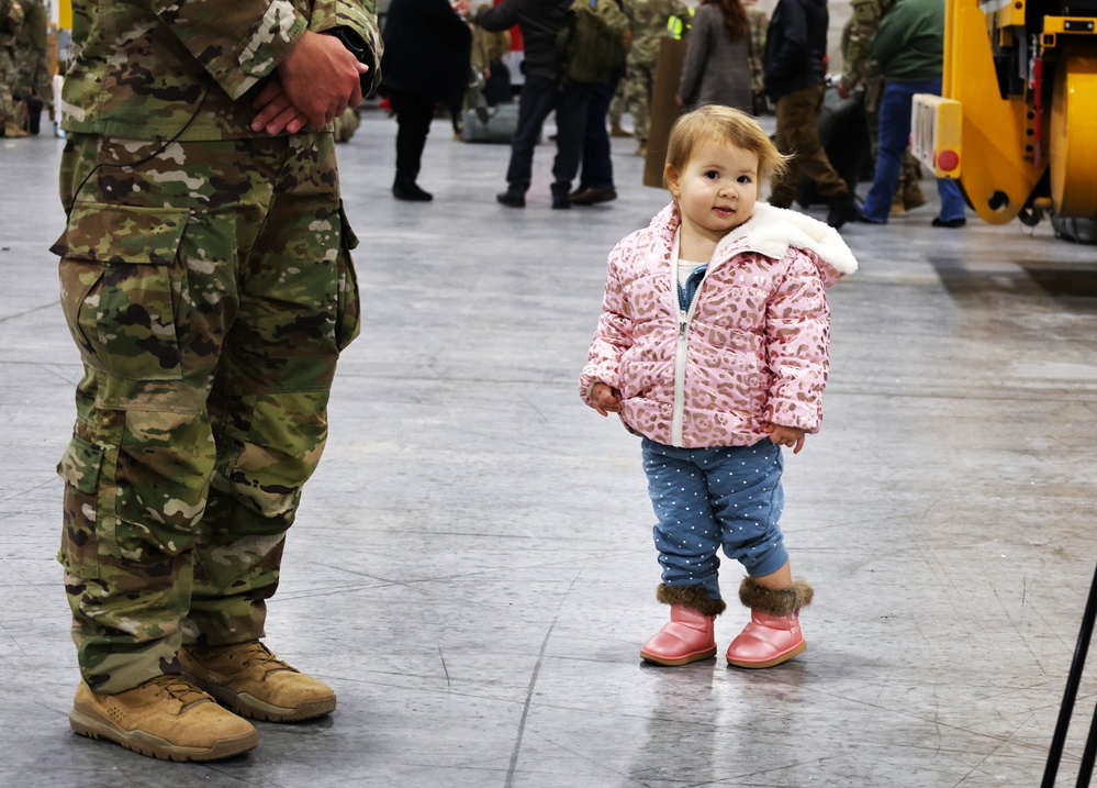Last of Illinois Army National Guard's 2nd Battalion, 130th Infantry Soldiers Return from Deployment