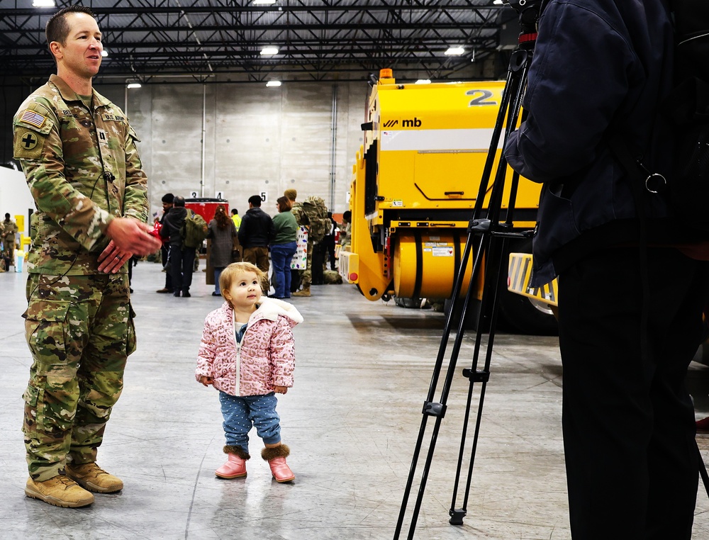 Last of Illinois Army National Guard's 2nd Battalion, 130th Infantry Soldiers Return from Deployment