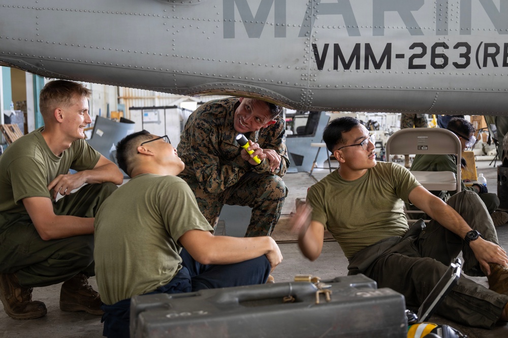 SMMC visits VMFA-225 and 22nd MEU in Puerto Rico
