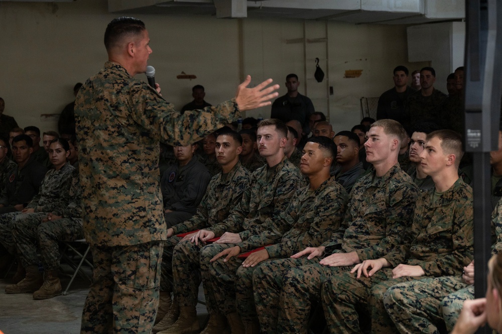 SMMC visits VMFA-225 and 22nd MEU in Puerto Rico