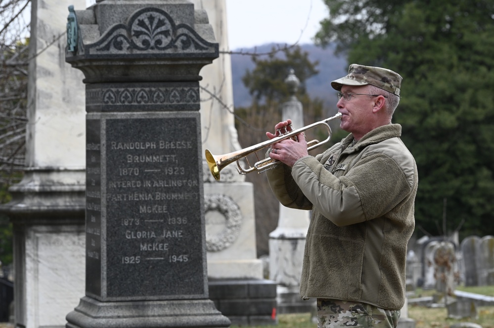 District of Columbia National Guard, District Community Attends Wreaths Across America at Congressional Cemetery