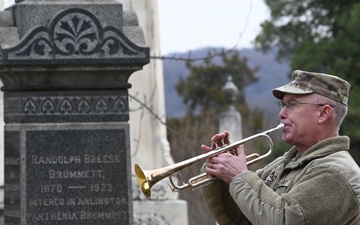 District of Columbia National Guard, District Community Attends Wreaths Across America at Congressional Cemetery