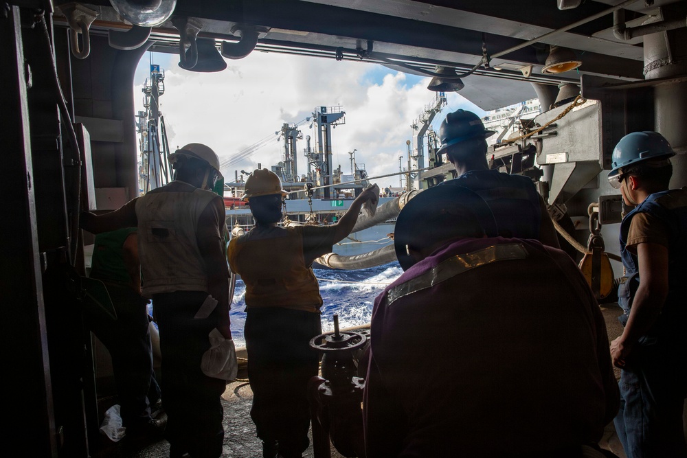 Abraham Lincoln conducts a fueling-at-sea with Henry J. Kaiser
