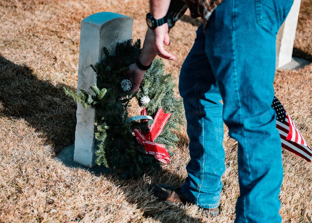 90 MW, Community Come Together for Wreaths Across America