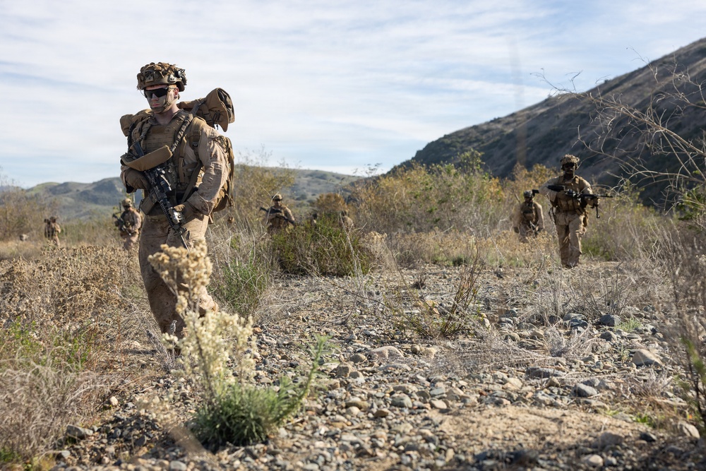 1st Bn., 5th Marines conduct simulated raid during Steel Knight 25
