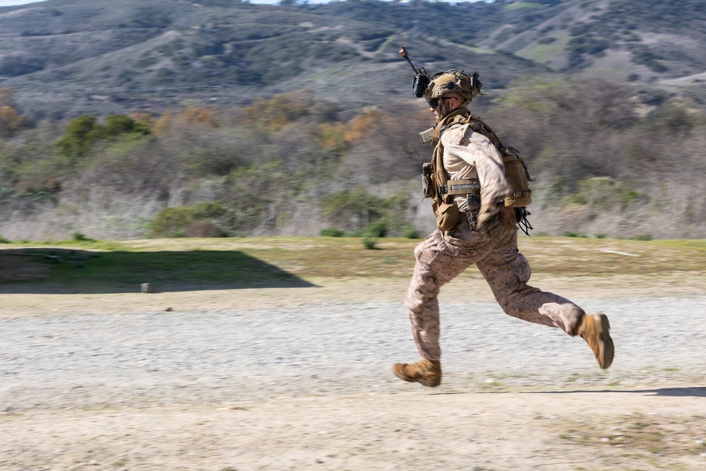1st Bn., 5th Marines conduct simulated raid during Steel Knight 25