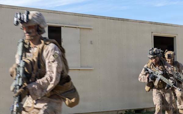 1st Bn., 5th Marines conduct simulated raid during Steel Knight 25