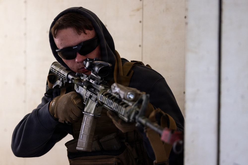 1st Bn., 5th Marines conduct simulated raid during Steel Knight 25