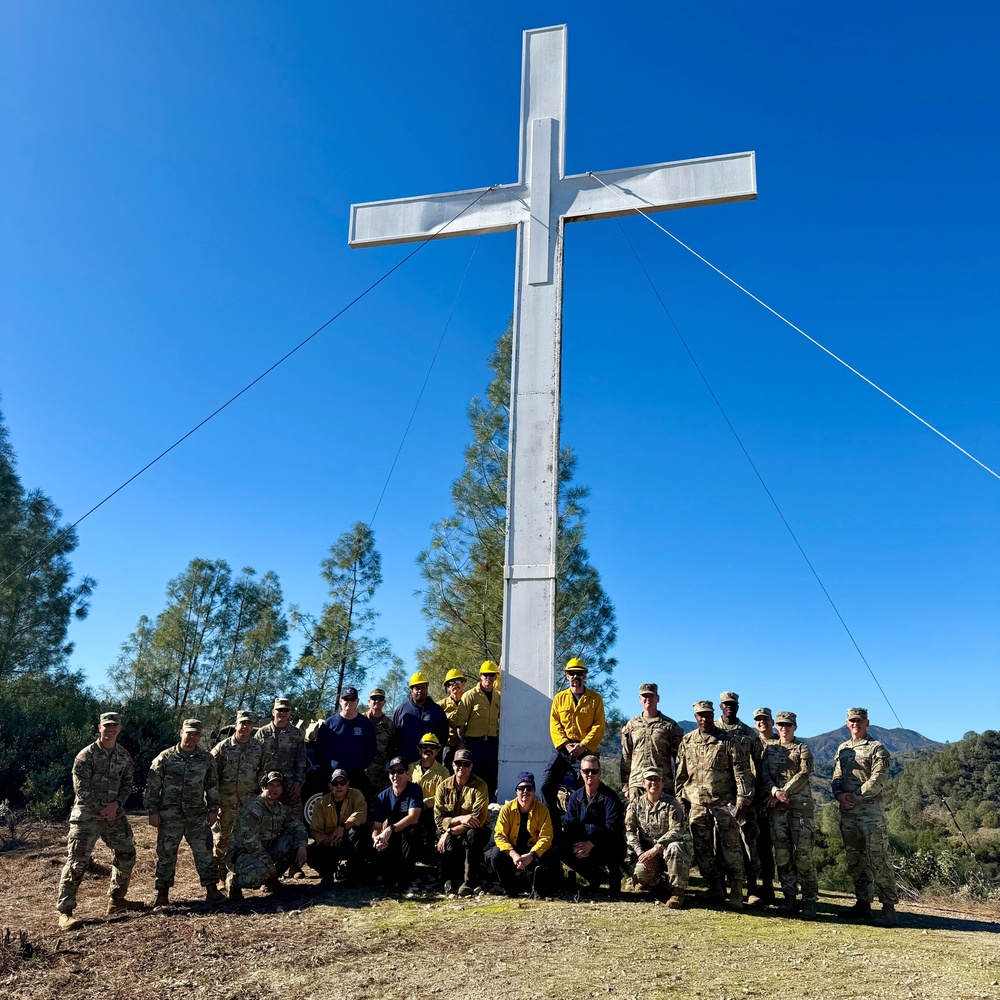 Fort Hunter Liggett Soldiers and firefighters