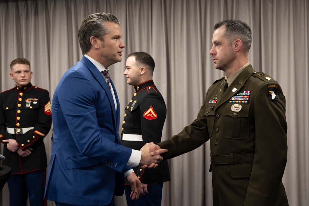 SW Hosts Future Mexican Border Defense Medal Recipients at the Pentagon