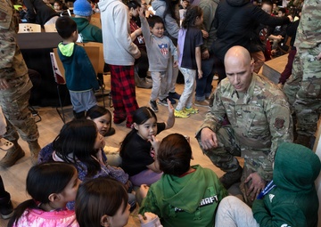 Op Santa comes to Anchorage, spreads holiday cheer for Western Alaskans